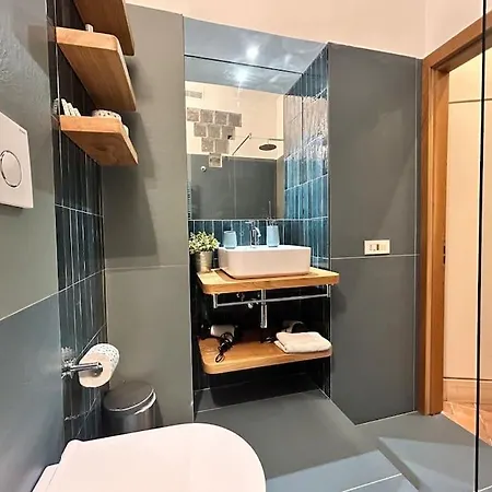 Elegant 3 Bedrooms Colosseum - San Giovanni * Rome