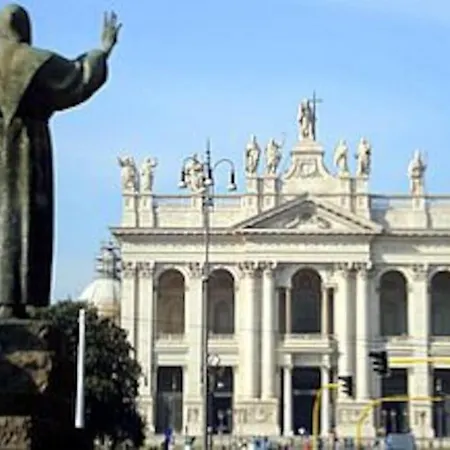 Elegant 3 Bedrooms Colosseum - San Giovanni Apartment Rome