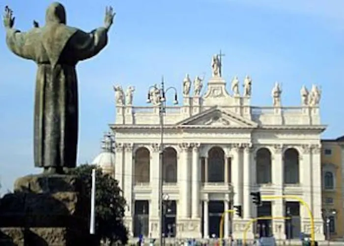 Elegant 3 Bedrooms Colosseum - San Giovanni Apartment Rome