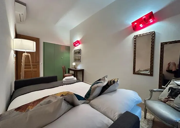 Elegant 3 Bedrooms Colosseum - San Giovanni Apartment *